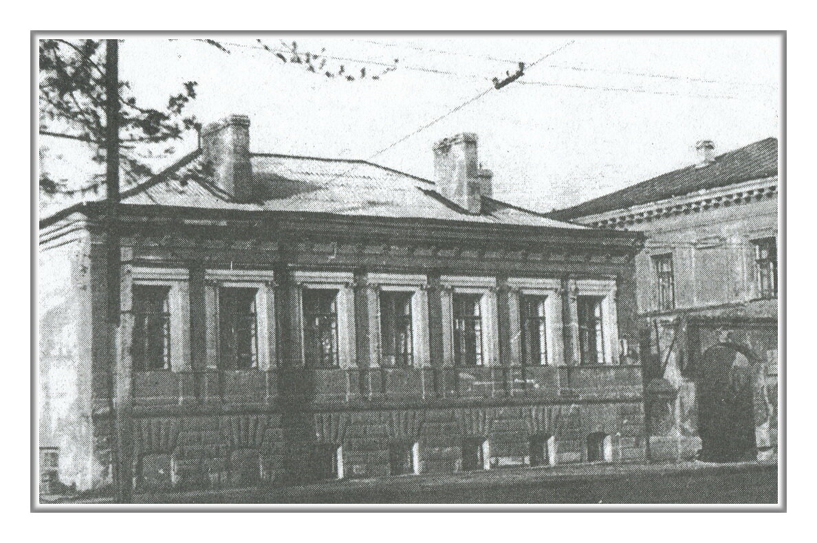 толстой жил в москве