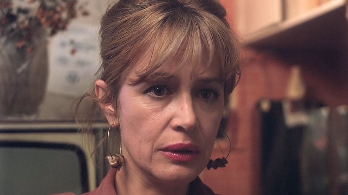      Марина Неелова в образе Наташи. Кадр из фильма "Ты у меня одна".