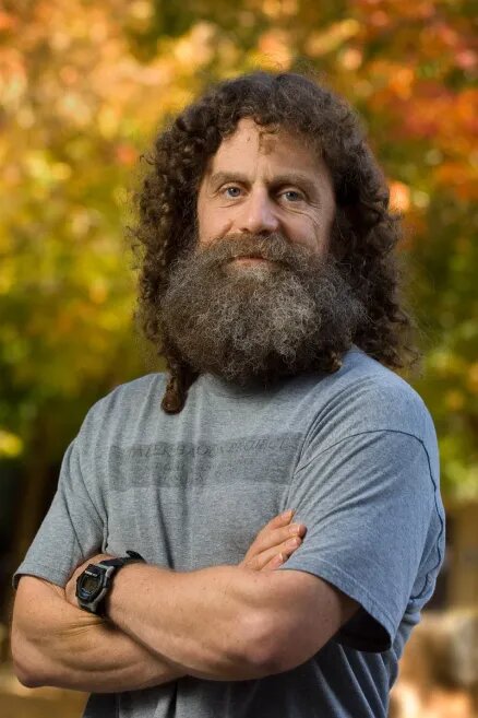 Фото: https://cdn.forbes.ru/files/608x657/sapolsky_vert.jpg__1612170373__18402.webp