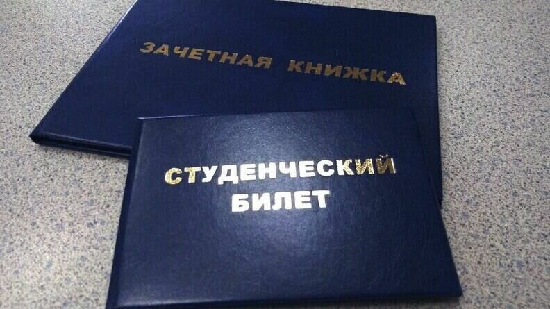     В Госдуму внесли законопроект, предусматривающий принудительную отправку студентов-бюджетников «отрабатывать» обучение на предприятия, где не хватает специалистов. Проще говоря, депутаты предлагают вернуть в вузы старое «доброе» распределение.