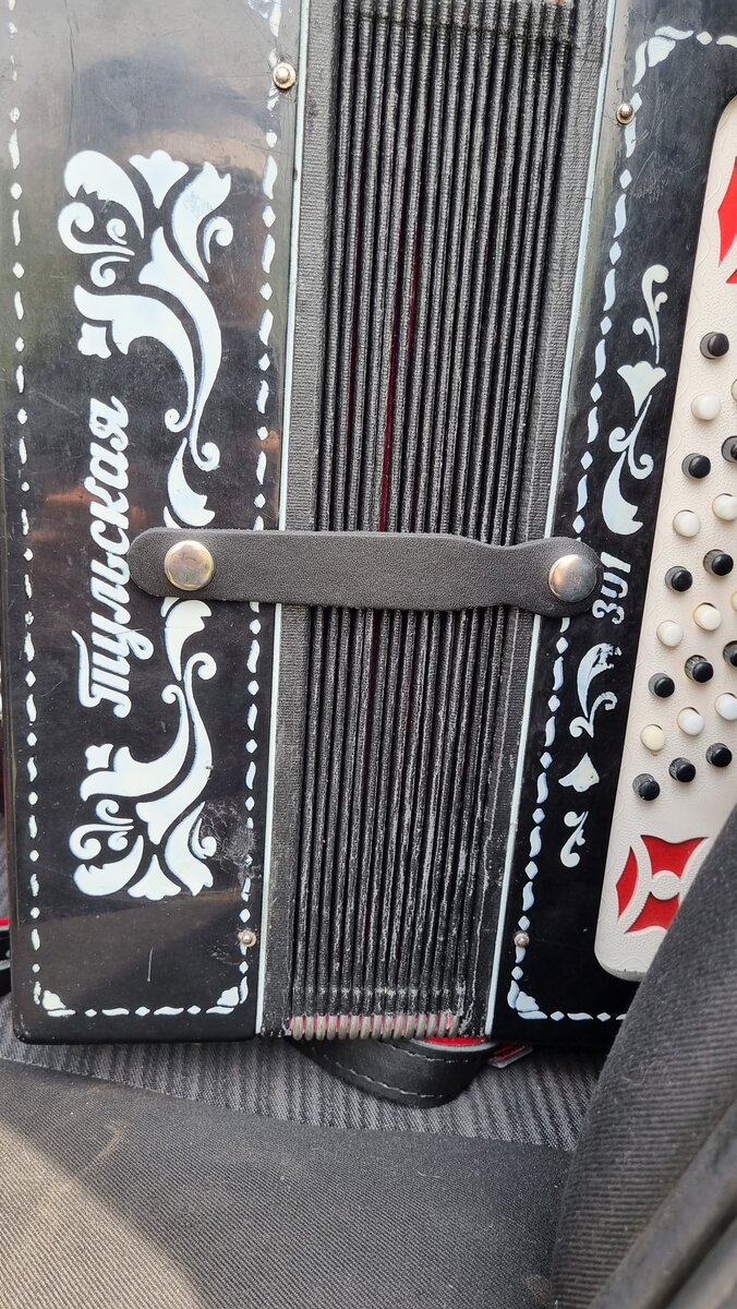 Гармонь Тульская 301. До диез мажор.