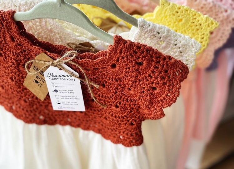 Сочетаем ВЯЗАНОЕ и ШИТОЕ. Что у нас получилось с кружевом связанным по дороге на юг и тканью, которую нашли в Сибири