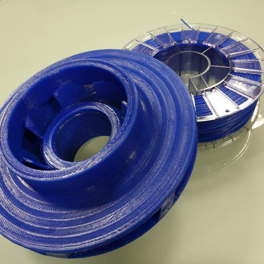 Деталь из Wax и катушка с филаментом Wax