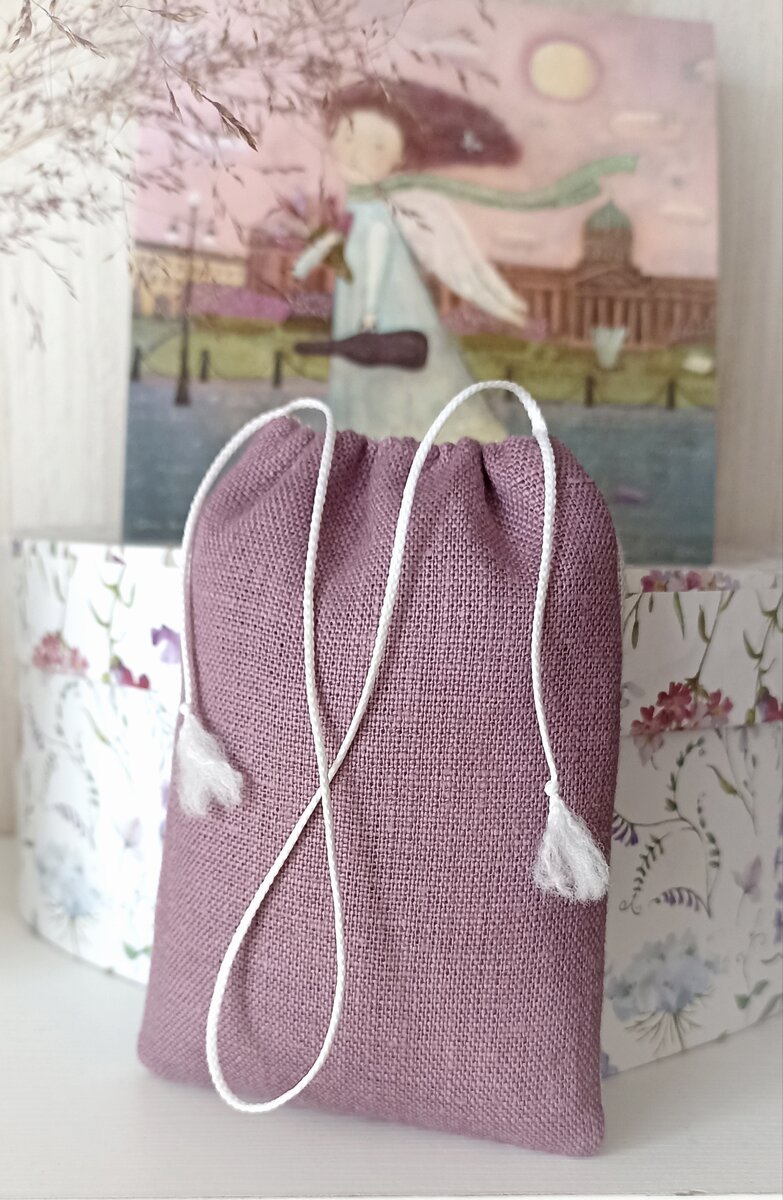 Мешочек сшит изо льна 