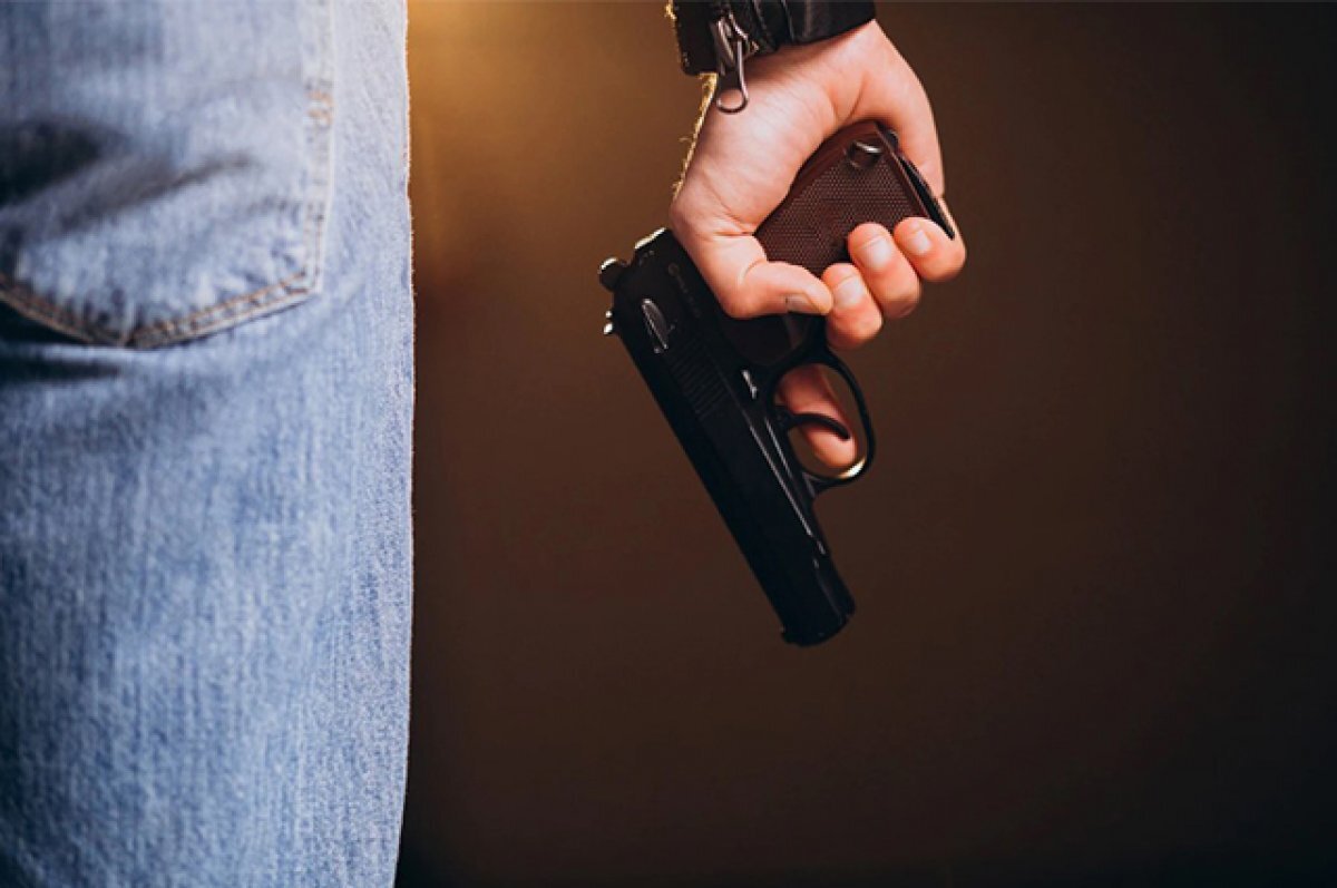    В Казани пьяный мужчина расстрелял машину бывшей сожительницы