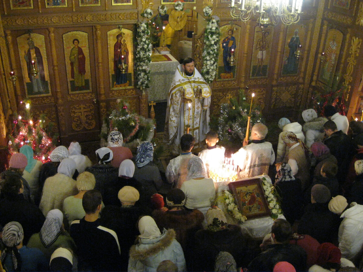 Великий вход в храме св. Матроны; 6/7 января 2013 г.