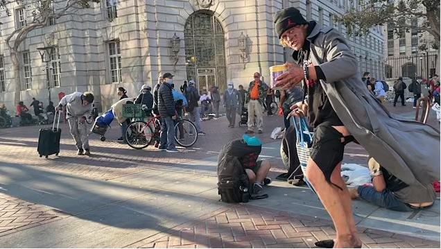 Пейзажи Сан-​Франциско - они не вписались в рынок.  Или, наоборот, вписались, если речь о наркорынке. 
