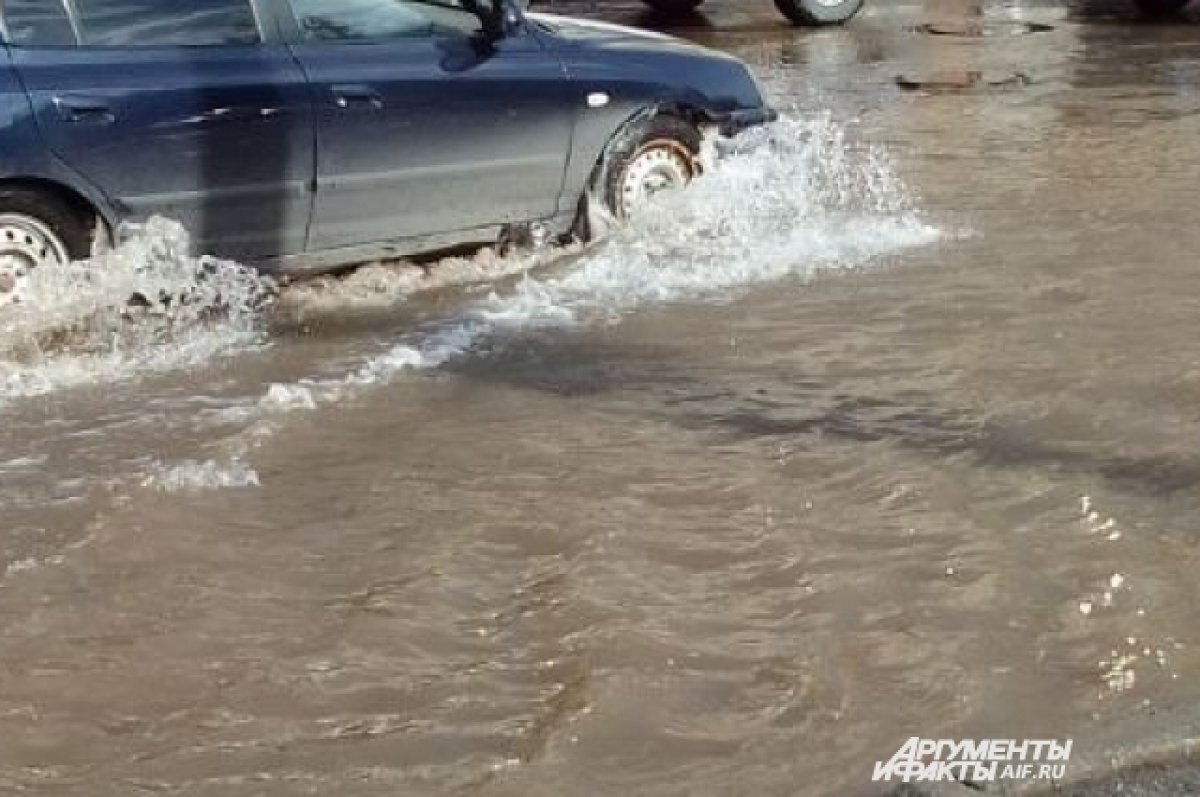    В Перми улицу Куйбышева снова затопило водой