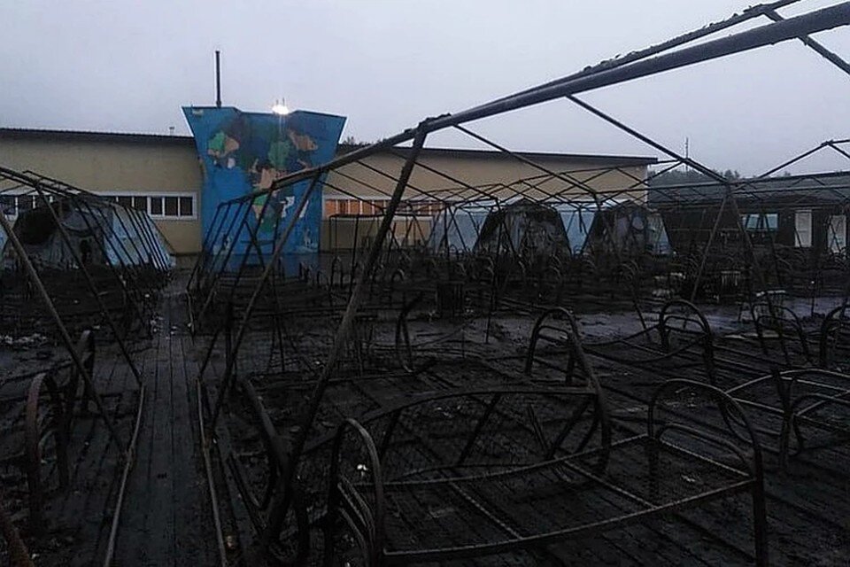    Из 26 палаток выгорело 20 штук Амурский спасательный центр МЧС России