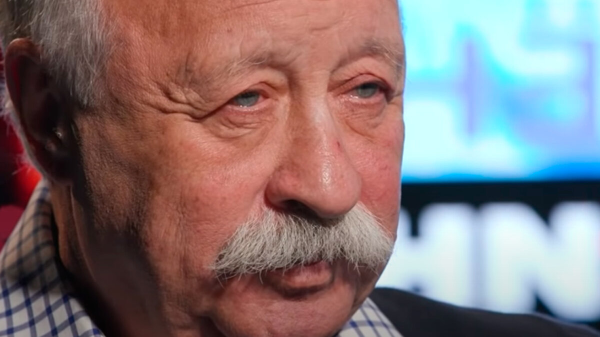 Время ускоряет ход, мир постоянно меняется, но есть и что-то вечное. Например, программа «Поле чудес» и Леонид Якубович. Вращайте барабан!-3