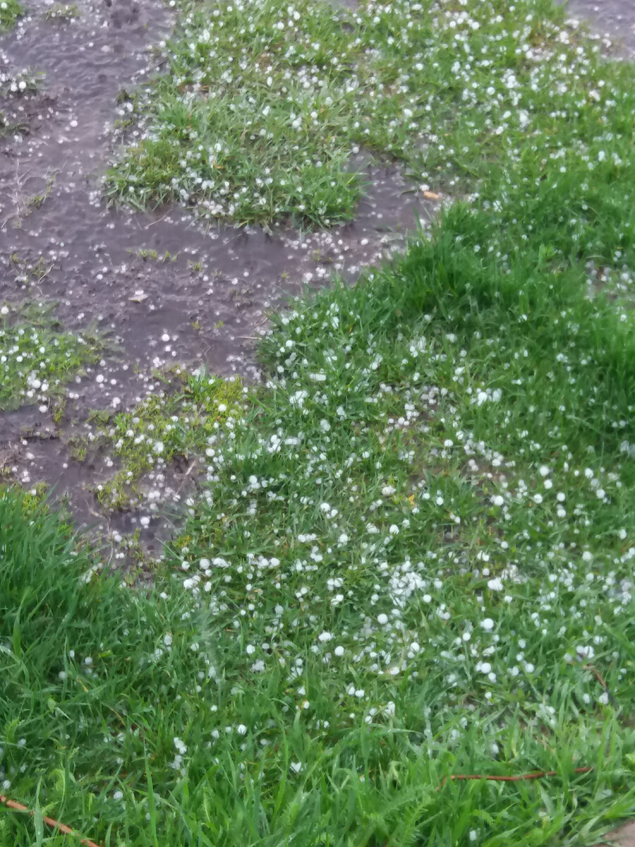 Помимо града еще и воды по колено