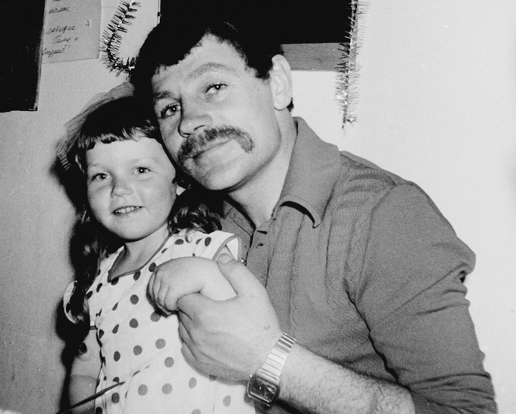 Старшина с дочкой.