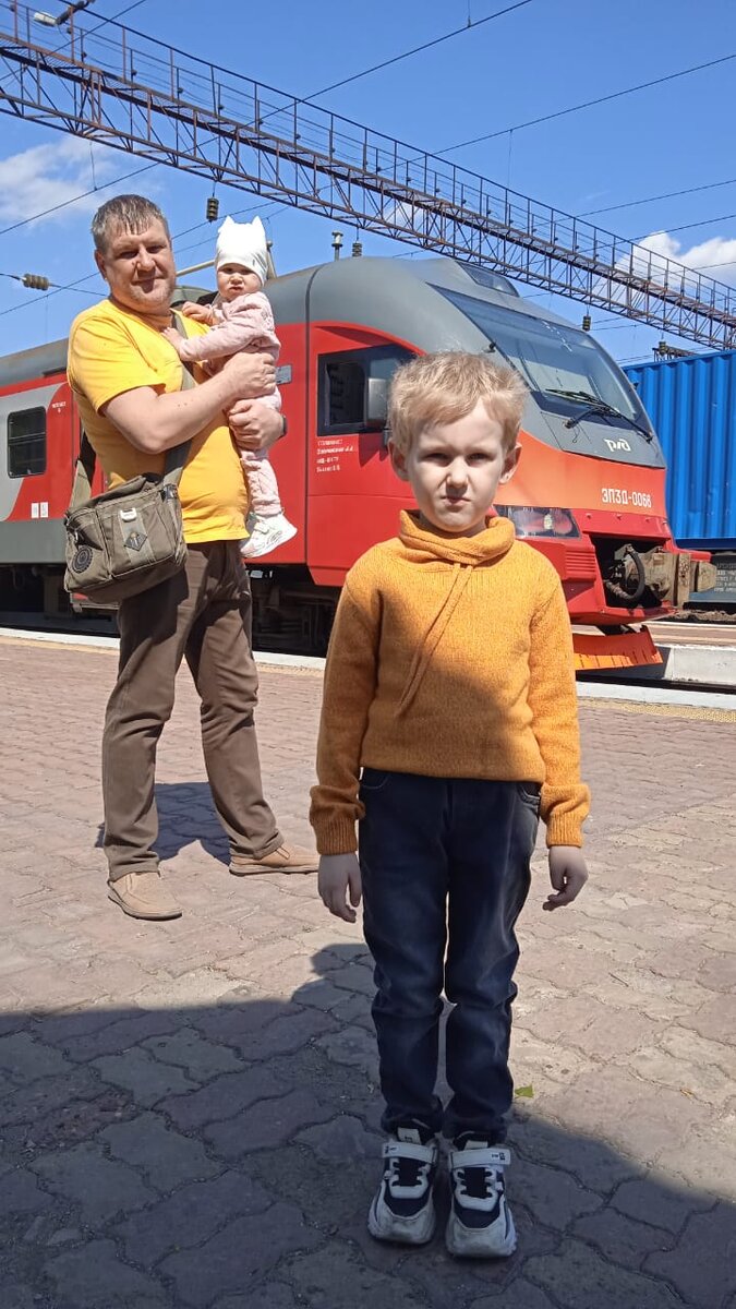 Андрей недоволен, что пора уезжать) 