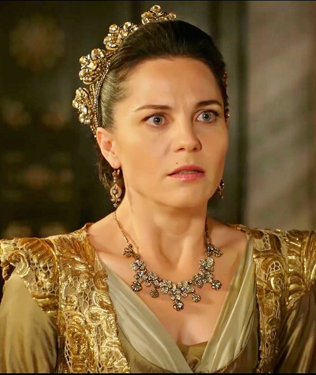 Валиде Хандан. 