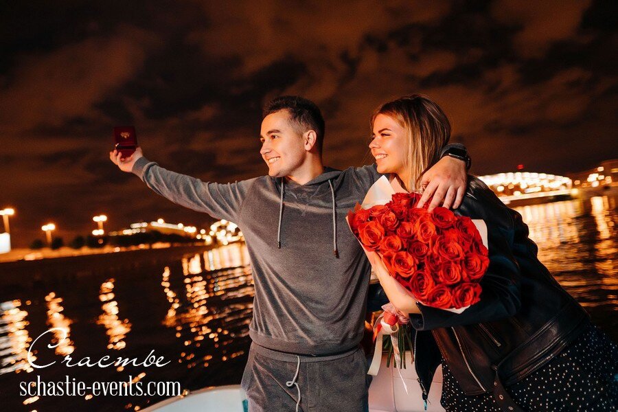 Однажды в париже 2014. Влюбленные в париже. Сделать предложение девушке в петербурге. Предложение руки и сердца девушке. Предложение руки и сердца.