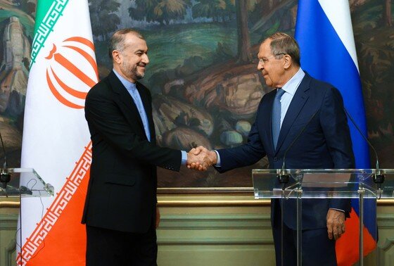    Министр иностранных дел РФ Сергей Лавров и министр иностранных дел Ирана Хосейн Амир Абдоллахиян (справа налево)
