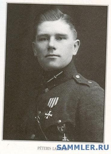 Петерис Лапайнис, прапорщик царской армии 4го Видземского латышского стрелкового полка. Охранял Ленина. В 1918 году вместе с другими стрелками поступил на советскую службу в Красную Армию, участвовал в Гражданской войне в России и был награжден орденом Красного Знамени за героизм. Вернулся в Латвию в 1923м. После присоединения Латвии к СССР 11 июля 1940 года он был назначен на командирскую должность РККА и поставлен начальником Даугавпилской крепостью.