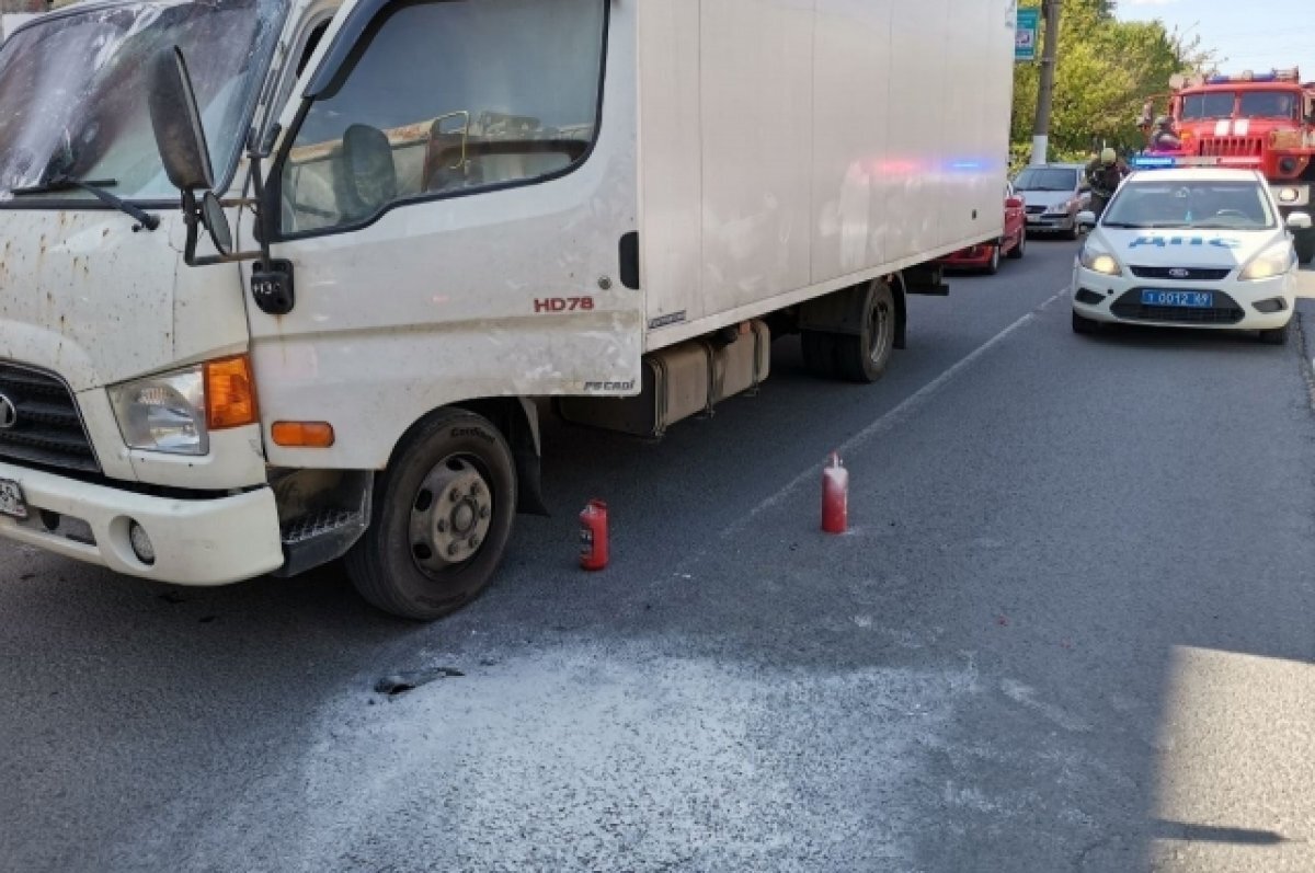    Майор полиции потушил горящий грузовик на проспекте в Твери