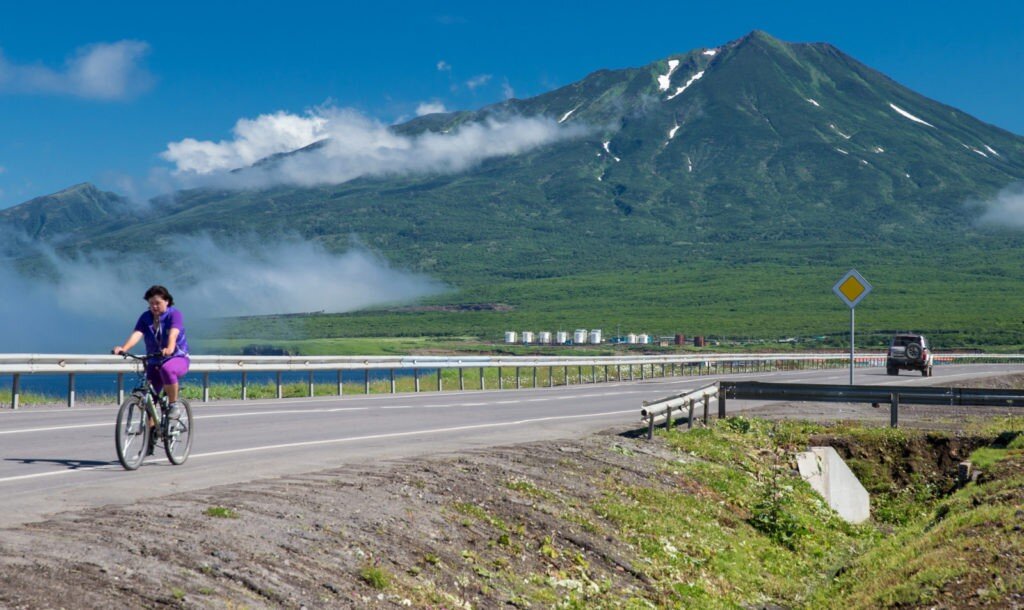    Вид на вулкан Богдан Хмельницкий на острове Итуруп (Сахалинская область). Владимир Михайлов / РИА Новости