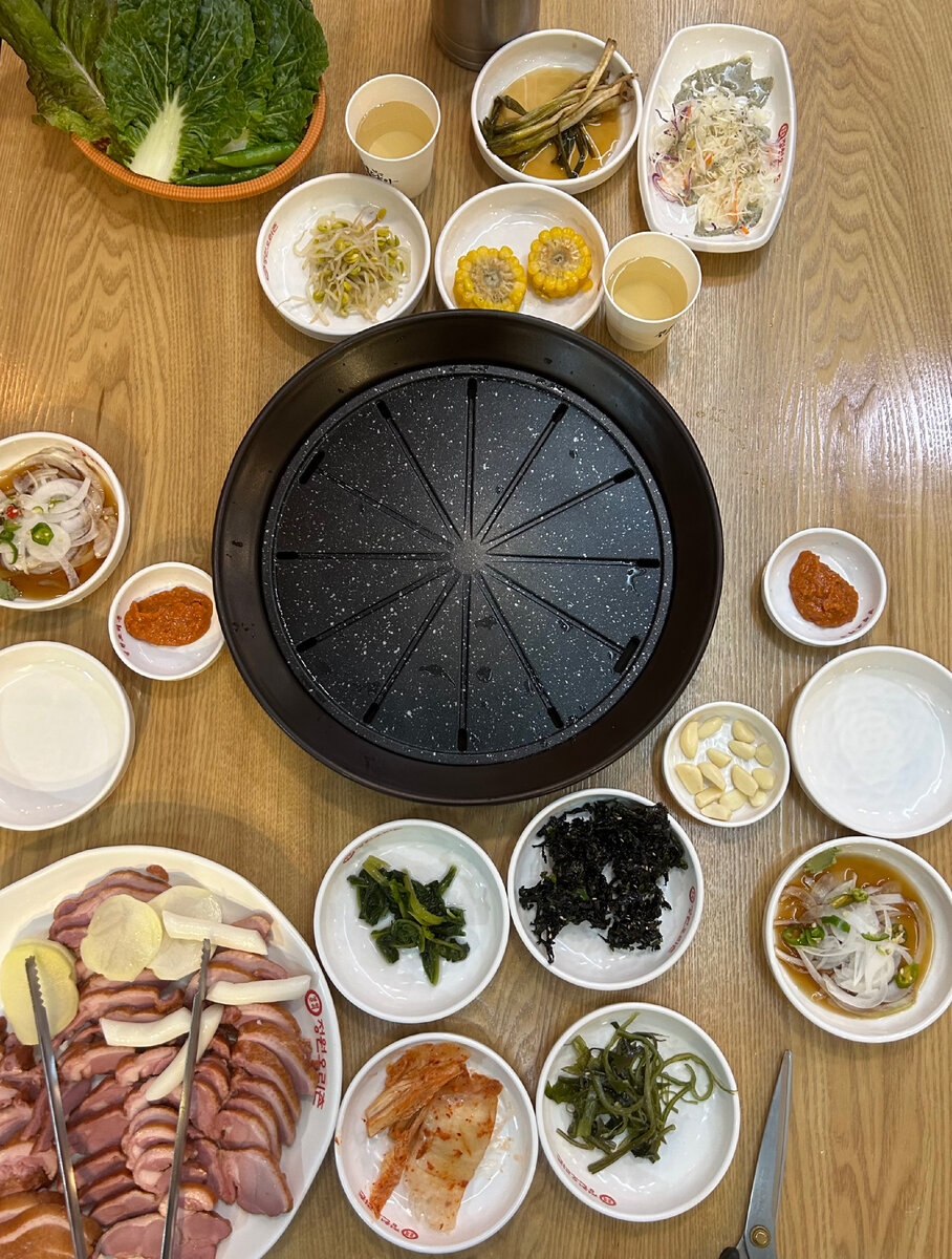 Обычный ужин в пусанском ресторане.