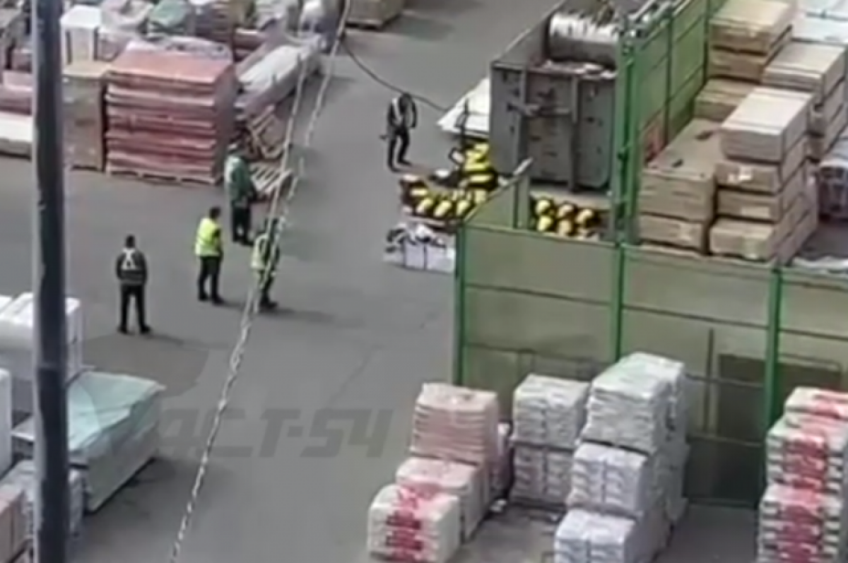    В Новосибирске в «Леруа Мерлен» объяснили видео, где кувалдой ломают товары