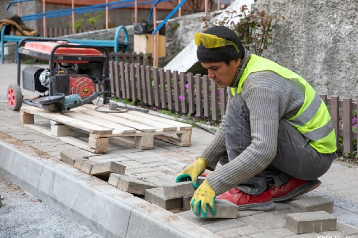    Рабочие руки в дефиците.