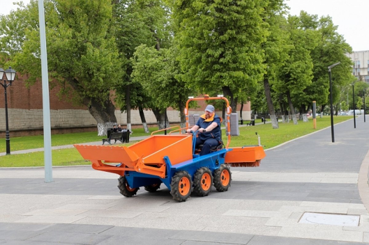    Улицы Тулы будет убирать отечественный электротрактор