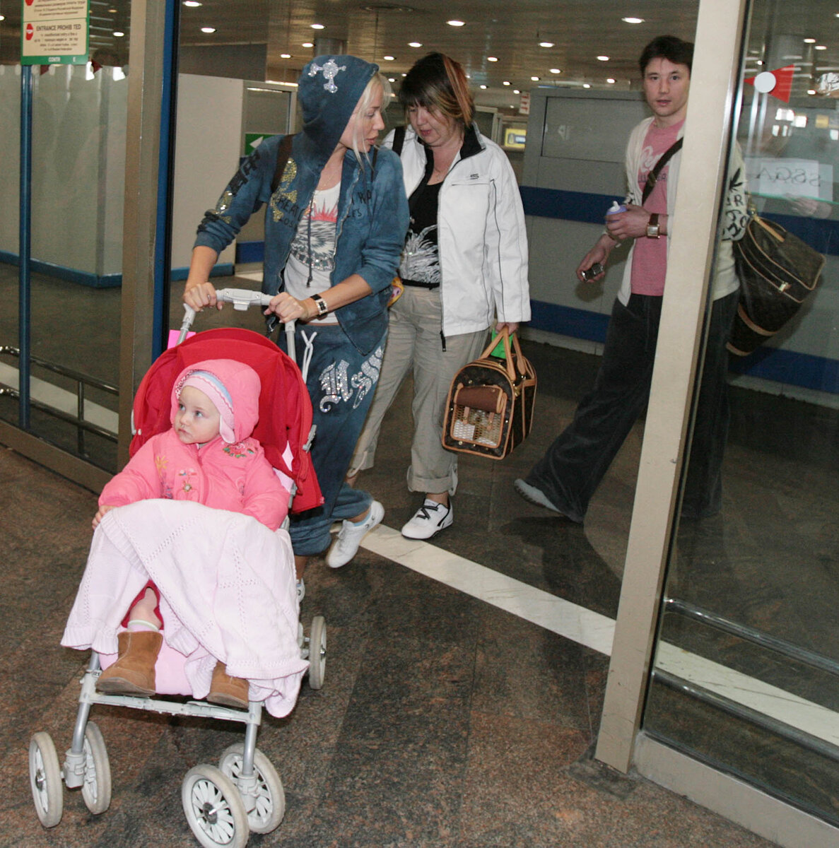 Илья Ковальчук с женой Николь и дочкой в 2007 году. Фото Александр Федоров, «СЭ»