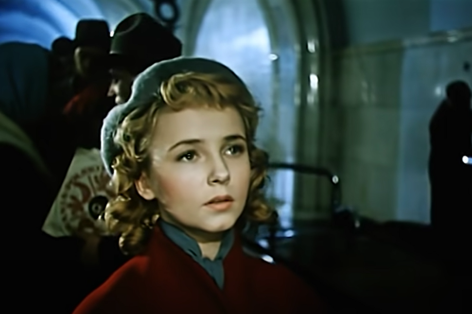 Света (Людмила Крылова)), кадр из фильма "Сверстницы" (1959) 