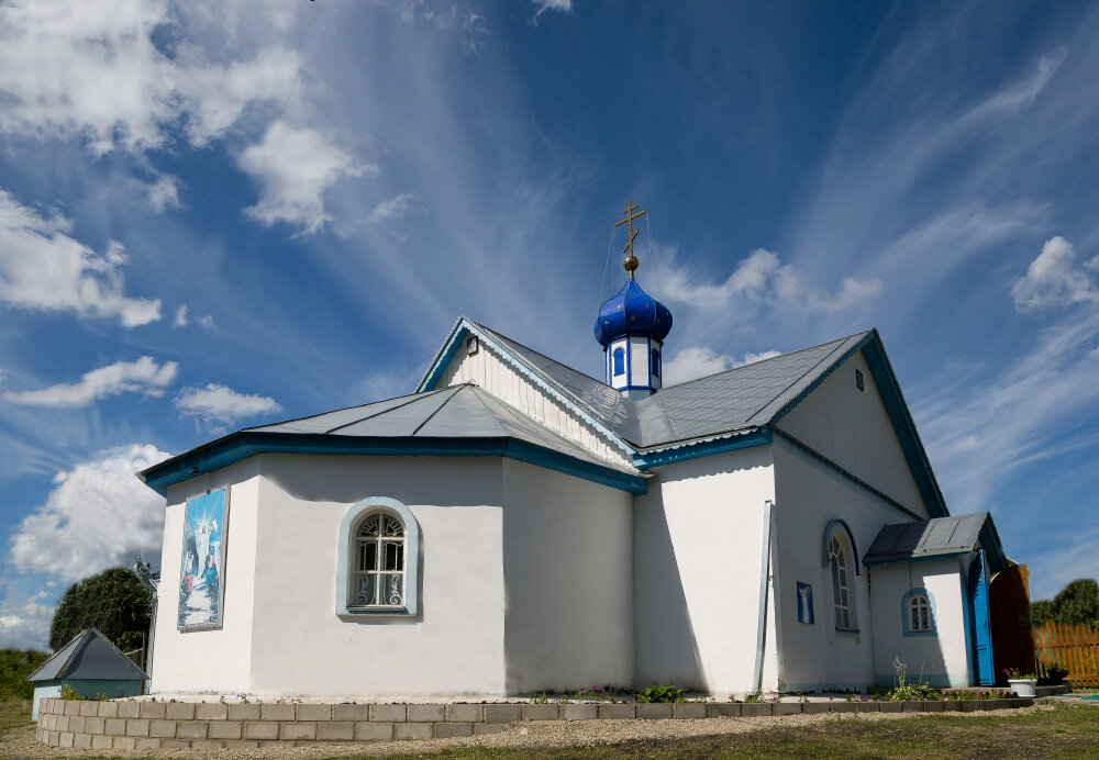 Храм Боголюбской иконы Божьей Матери в РП Золотарёвка. Фотографировать было некогда, поэтому фото из интернета.