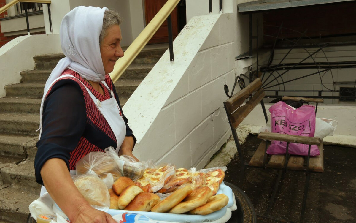 Помощь погорельцам оказывают волонтеры и сестры милосердия.  Фото: Фото: РИА Новости / Алексей Сазонов