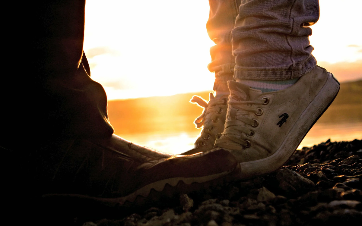 Признаки настоящей любви могут быть разными для каждого человека, но некоторые из них могут включать: