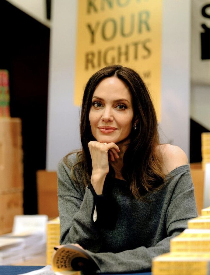 Анджелина Джоли еще не оправилась от развода с Брэдом Питтом