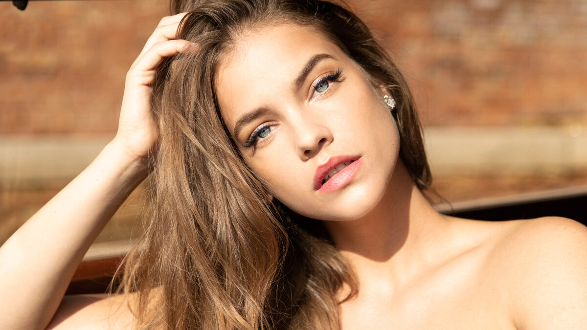 Это тоже Барбара, то другая - модель Барбара Палвин. Фото с сайта https://on-desktop.com/ru/Girls/Models/122171-oboi-krasivaya-goluboglazaya-model-barbara-palvin-s-rukoy-v-volosah.html/10