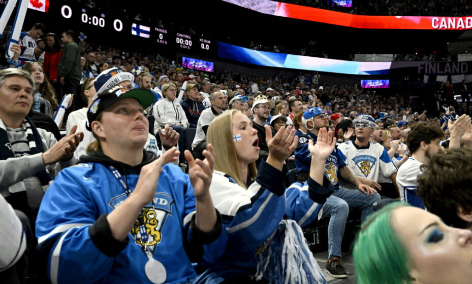    Болельщики сборной Финляндии в шоке - хозяева ЧМ-2023 вылетают уже в четвертьфинале. Фото: Reuters