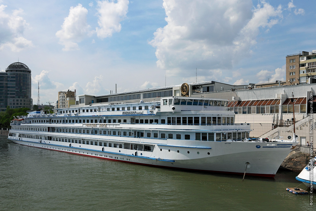 владимир ильич тип речных судов. теплоход две столицы. теплоход константин симонов водоход. максим литвинов (проект 302м). игорь стравинский корабль фото.