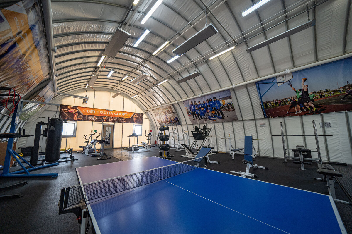 Спортивные залы на вахтовых участках оснащены необходимым инвентарем и тренажёрами. © Хабаровский филиал УК "Полиметалл".