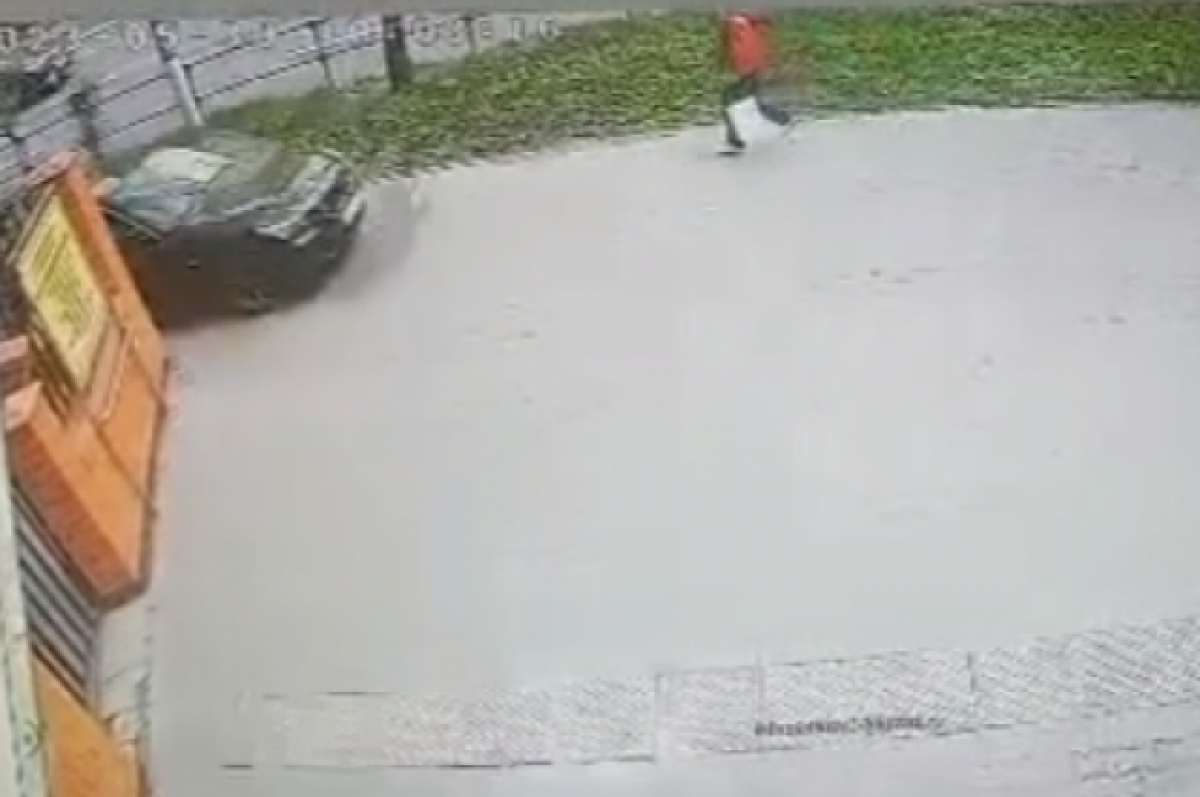    В Мытищах легковушка выехала на тротуар и сбила четырех человек