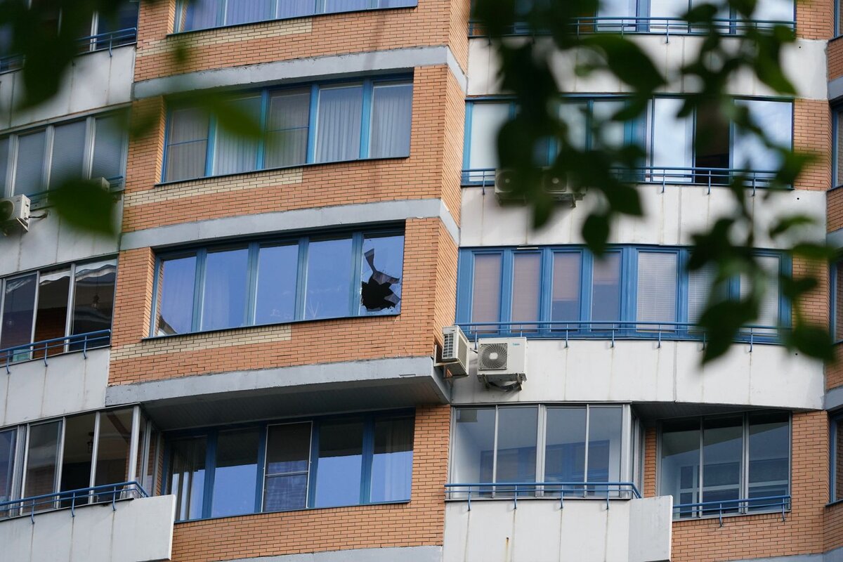    Последствия атаки беспилотников в Москве. 30 мая 2023 © Эдуард Корниенко/ИЗВЕСТИЯ