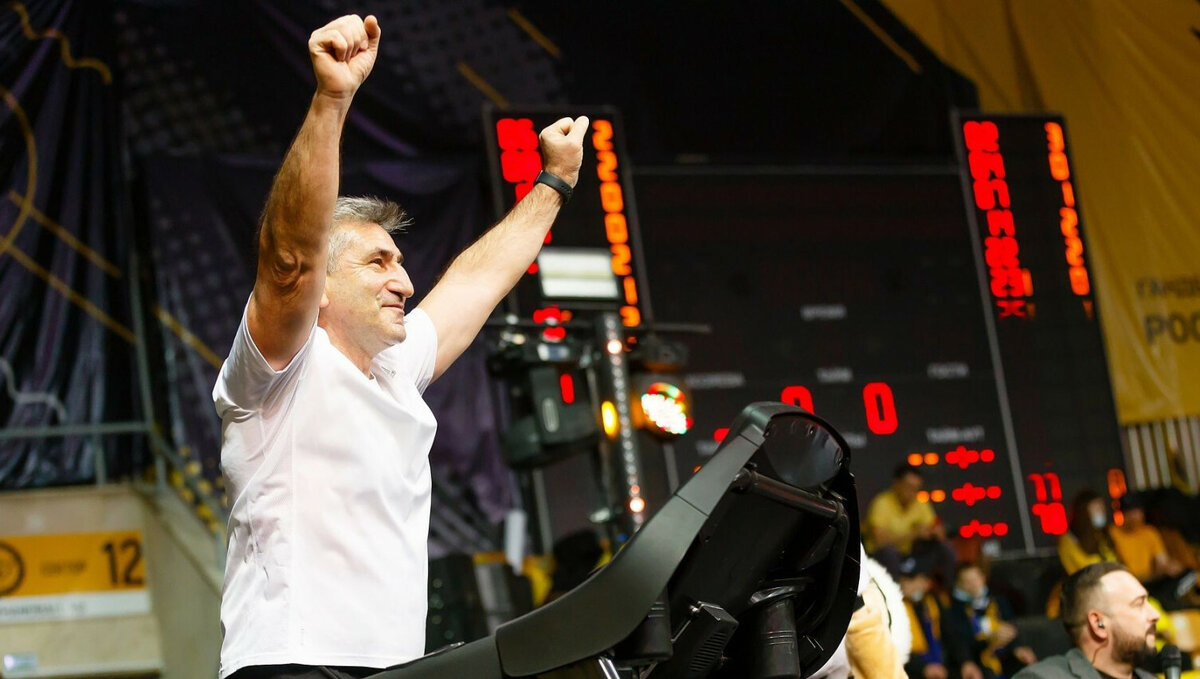     Депутат Госдумы Нина Останина попросила Генпрокуратуру проверить деятельность главы Минспорта Ростовской области Самвела Аракеляна после обрушения трибун, говорится в ее Telegram-канале.