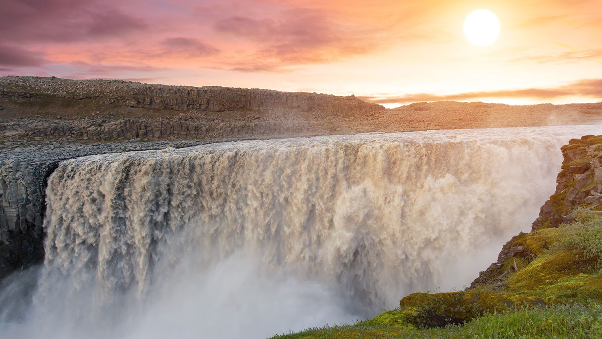 Большой водопад в европе. Деттифосс Исландия. Водопад Деттифосс. Исландский водопад Деттифосс. Водопад Деттифосс в Северной Исландии.