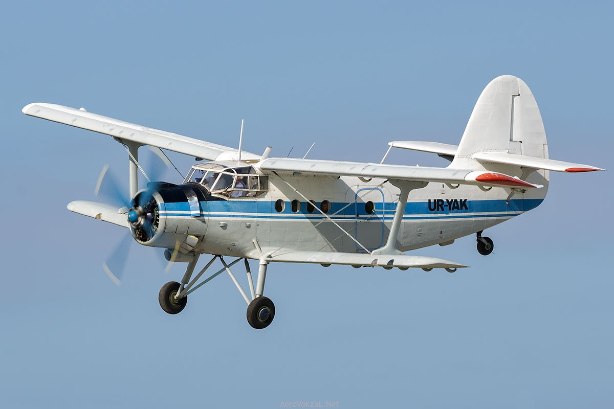 Самолёт АН-2. Кукурузник АН-2. Самолёт-биплан АН-2.