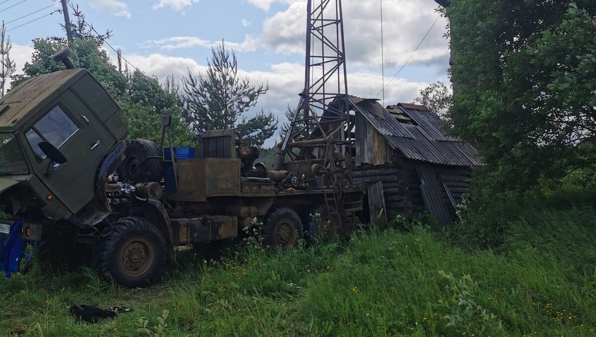     В нескольких населенных пунктах Ярского района проходит подготовка к зиме.