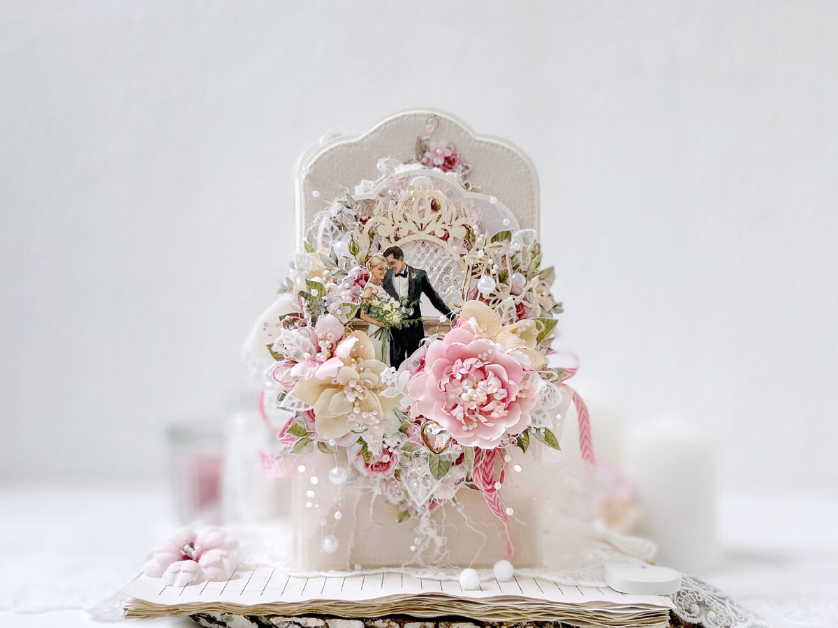 Роскошная открытка ручной работы с карманом для денежного подарка — идеально для поздравления молодожен.