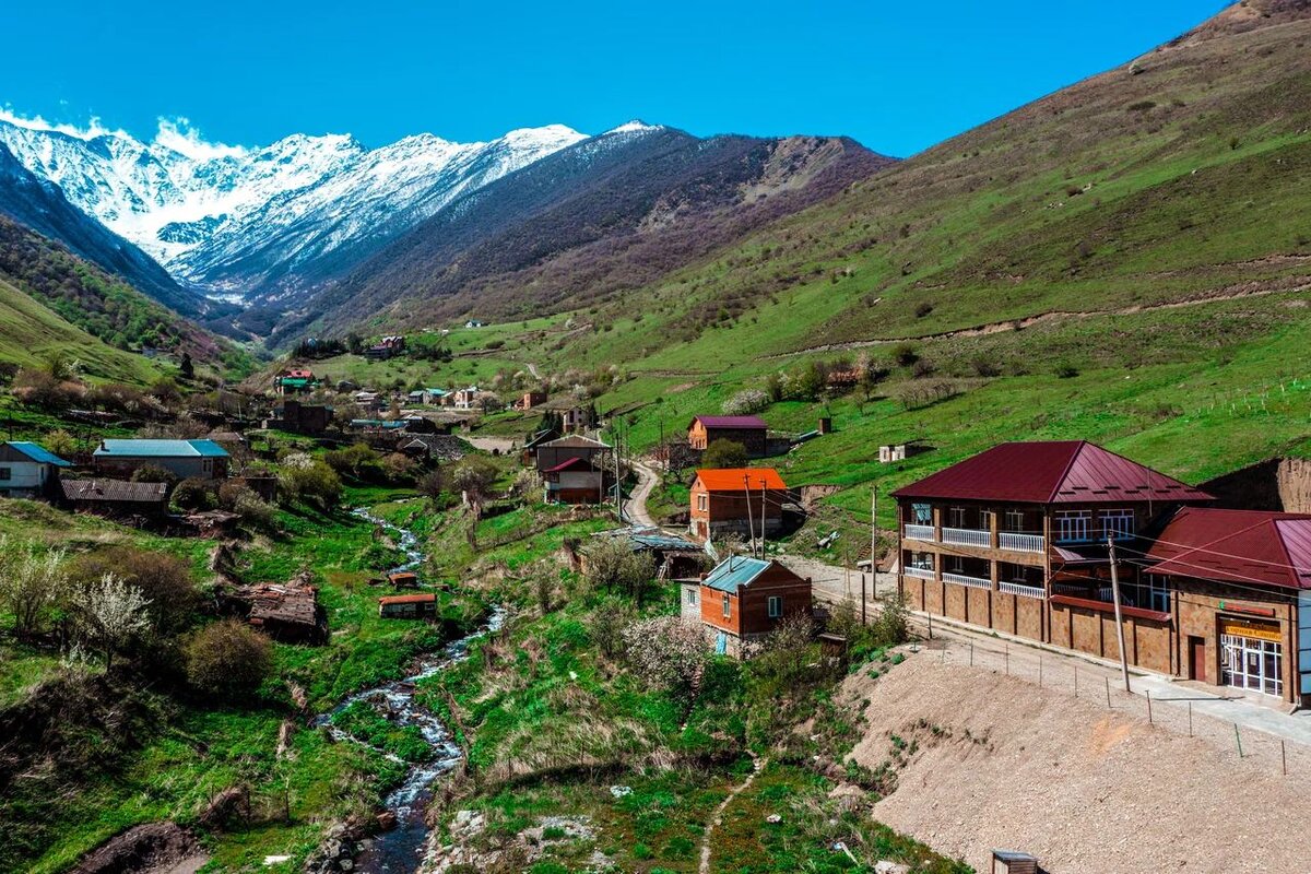 Mountain saniba. Отель Горная Саниба Осетия. Горная Саниба Владикавказ. Горная Саниба Северная Осетия гостиница. Горная Саниба эко отель.