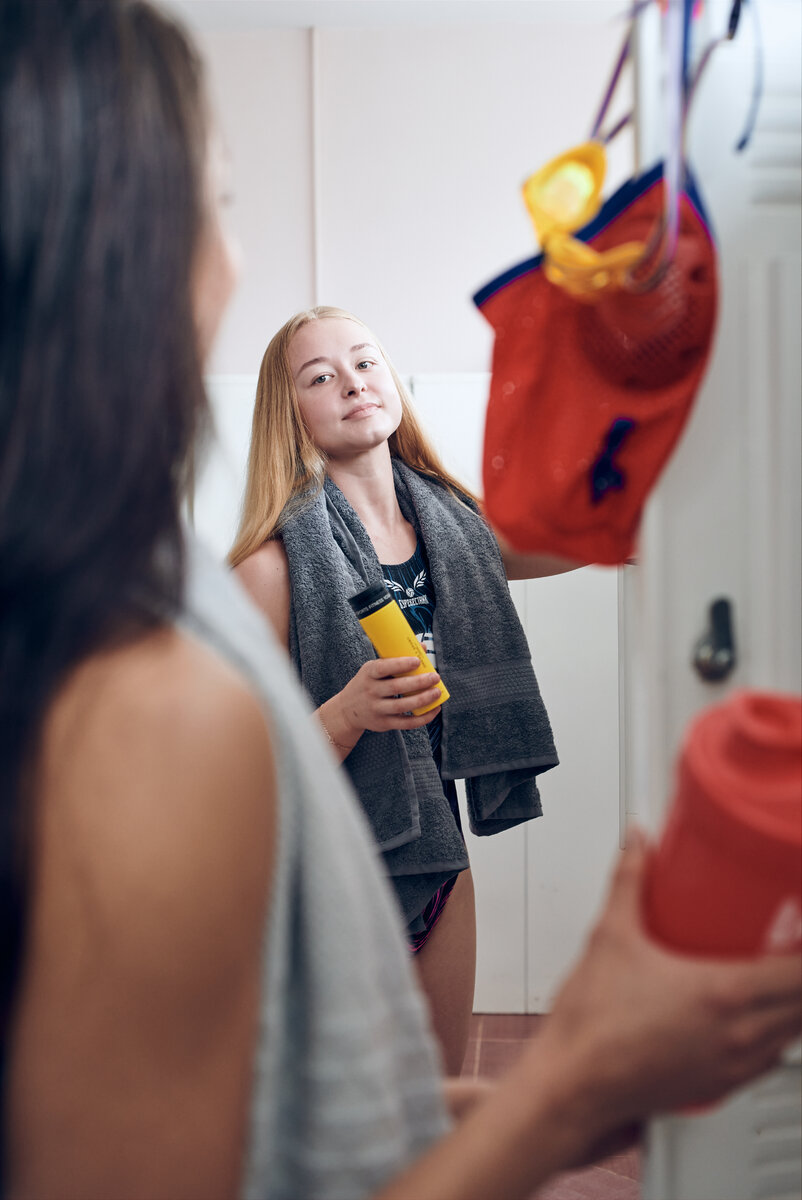 Диана Хамраева - вратарь, Татьяна Черкасова - подвижный нападающий. Команда водного поло"Буревестник", Нижний Новгород