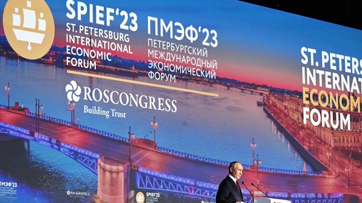     В ходе пленарного заседания на Петербургском международном экономическом форуме (ПМЭФ) президент России Владимир Путин эмоционально высказался о желании стран НАТО начать переговоры с РФ о сокращении ядерных вооружений.