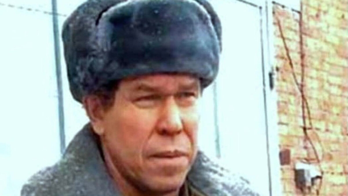 Рохлин в обычной «флоре» и даже без кокарды — посреди войны