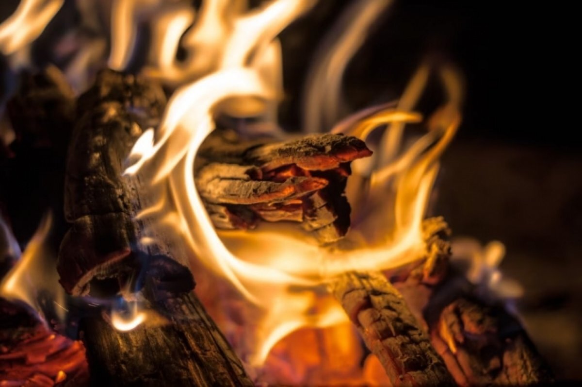    В Пермском крае жена спасла мужа из бани, в которой начался пожар