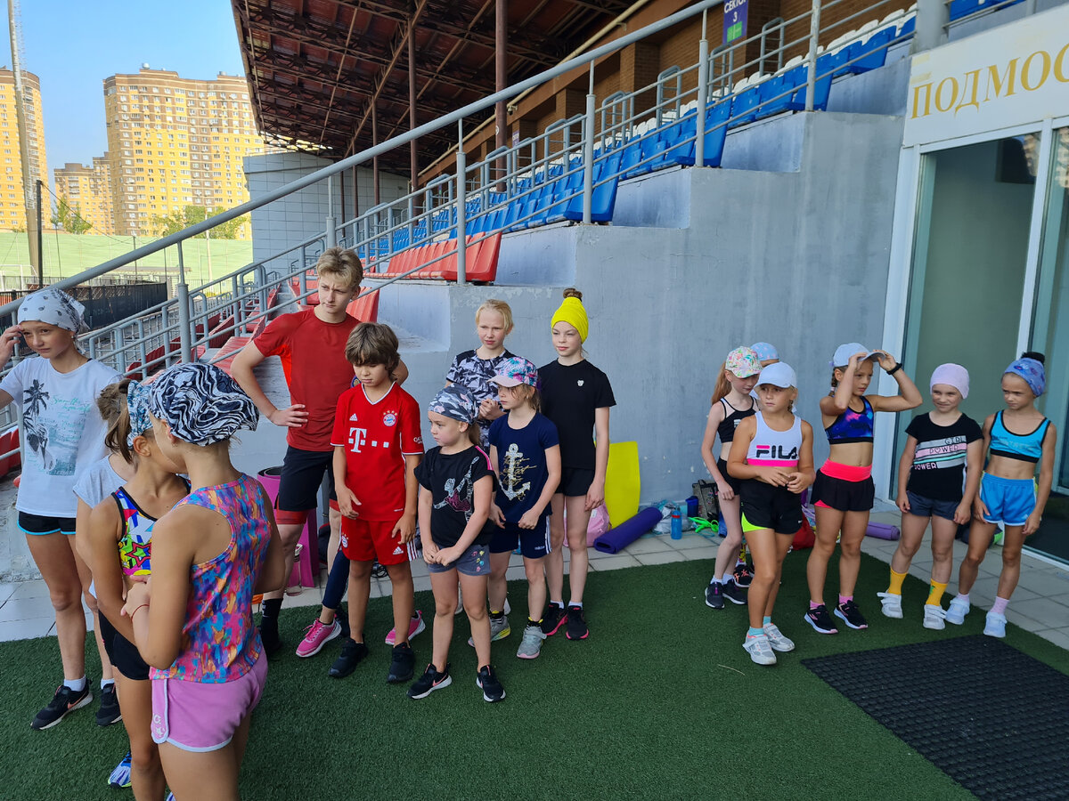 Сборы Ice Swan на базе ФСК Салют. Перед кроссом вокруг стадиона.